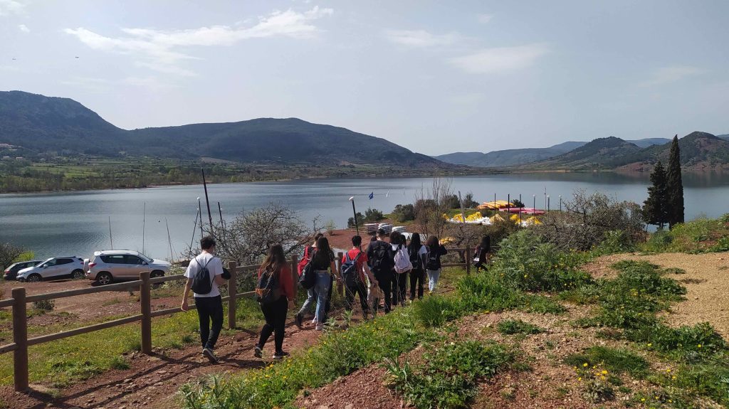 Nuestros alumnos en el lago de Salagou.