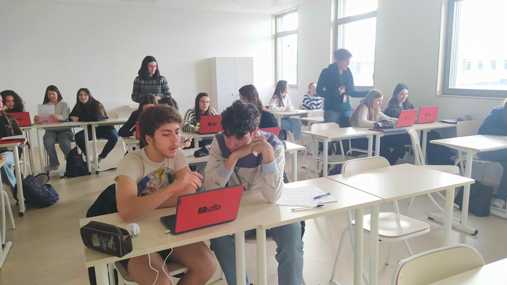 Nuestros alumnos en una clase en el lycée 'Simone Veil'.
