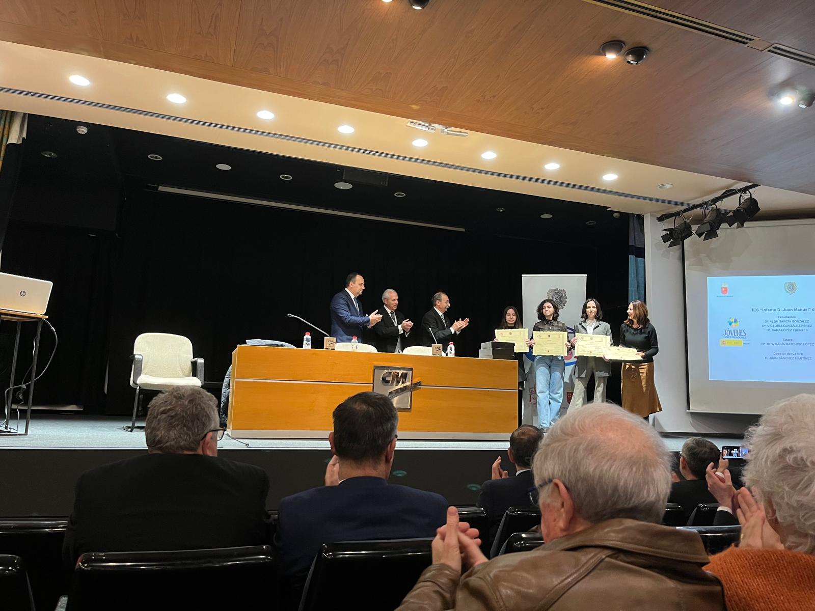 La Academia de Ciencias de la Región de Murcia reconoce el trabajo realizado por tres alumnas de nuestro centro